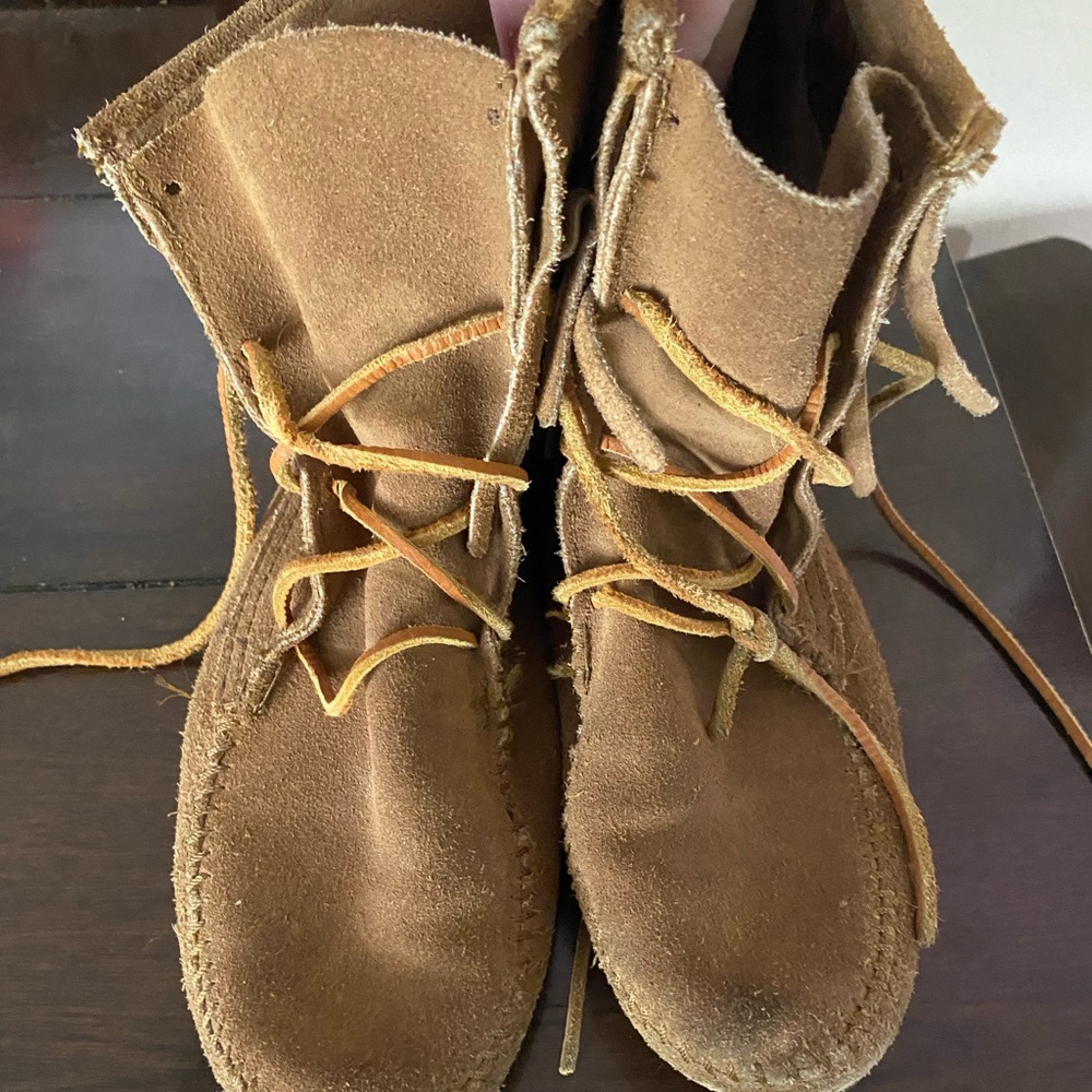 Minnetonka moccasins size 7